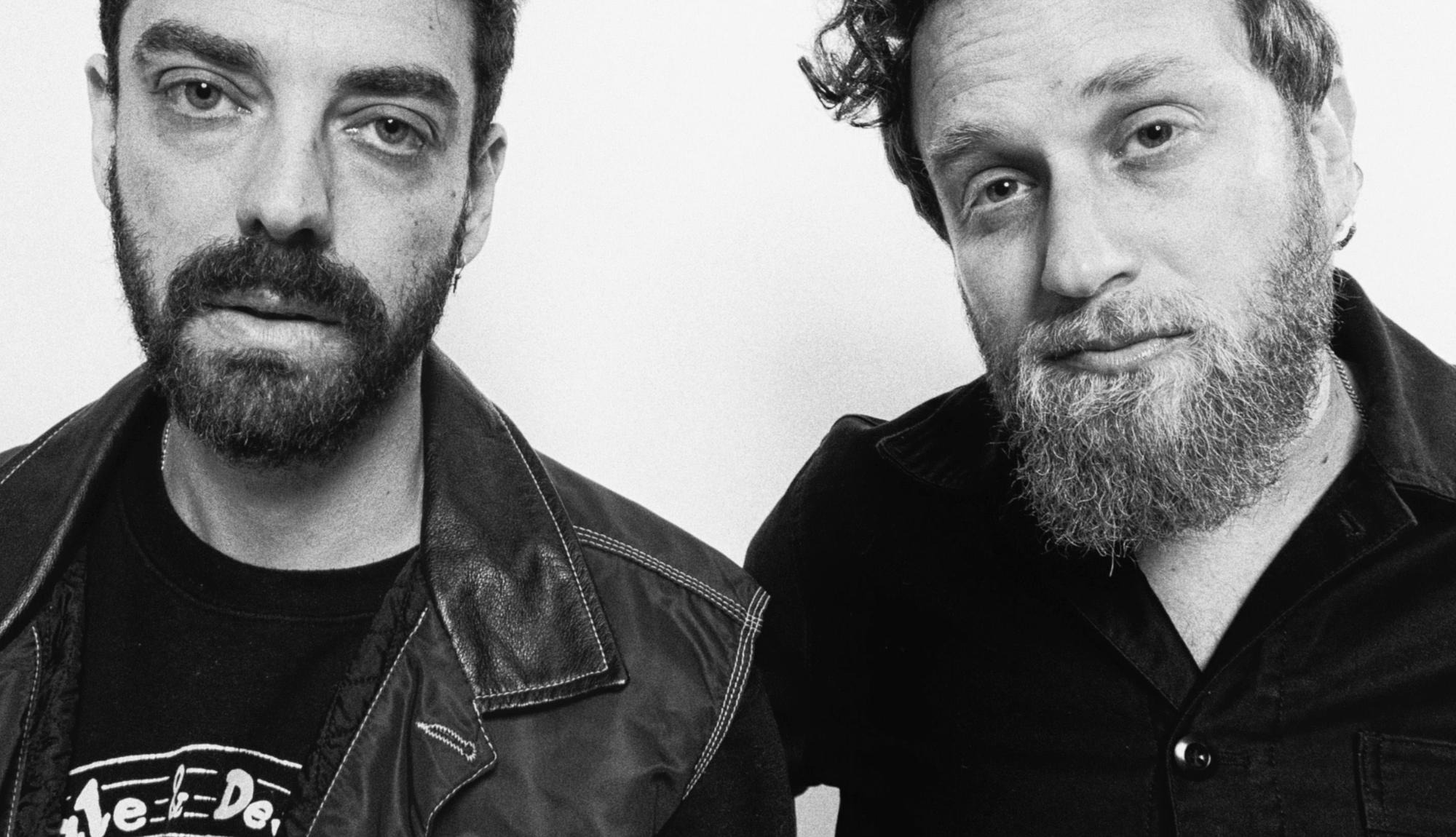 Les Enfants pres. Red Axes