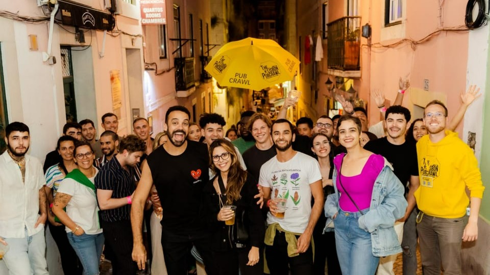 Lisbon: Pub Crawl with Open Bar, Shots, & VIP Club Entry