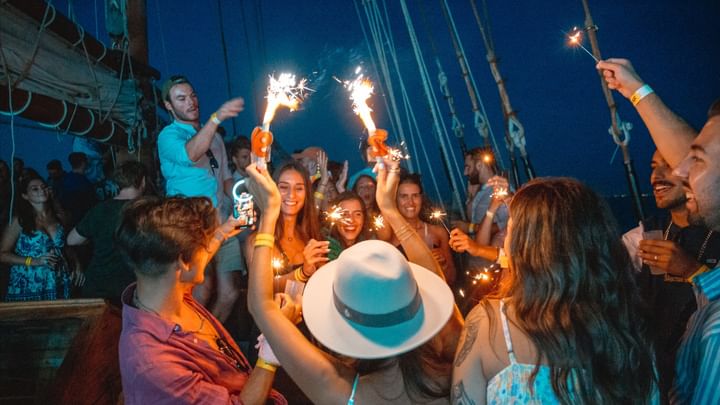 Cover for event: Lisbon: Sunset Boat Party with Live DJ and Night Club Entry