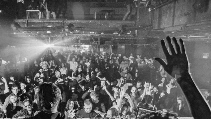 LUX in CITY HALL CLUB ll LAST FREE image