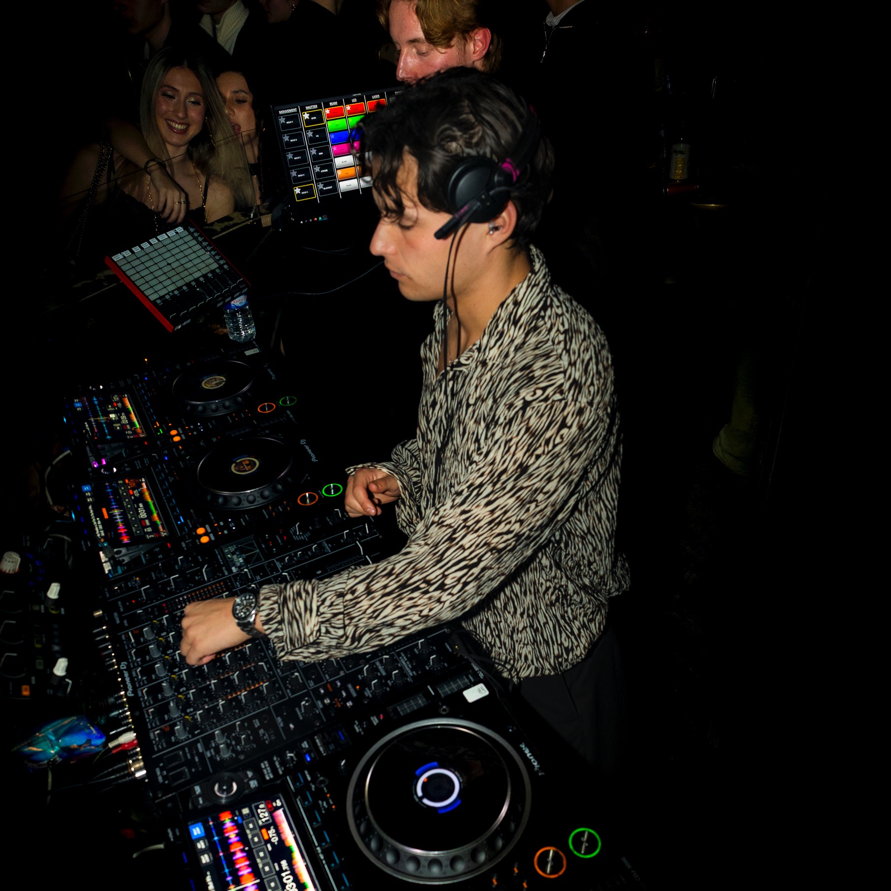 PAWSESSION BY SOWA image