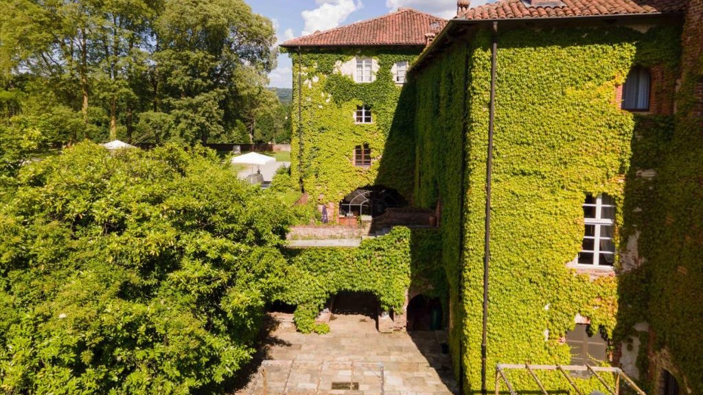 Red in the castle Closing Season  image