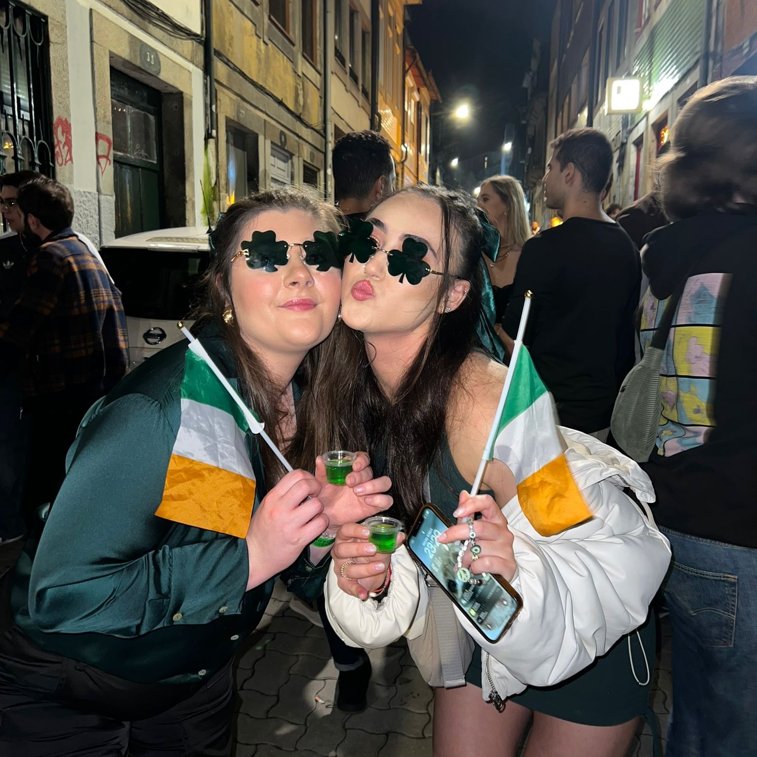 St. Patrick’s PUBCRAWL: 7 Drinks,5HRS 4BARS Skip the Line CLUB ! image