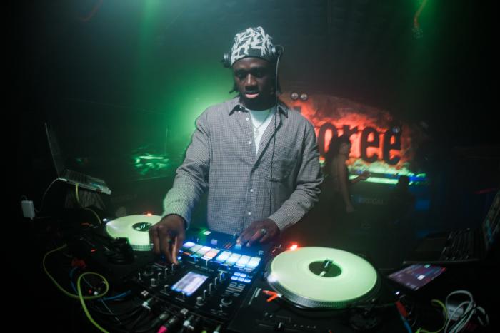 Cartel de Tuesday Night: DJ Muuz en Jamboree Dance Club