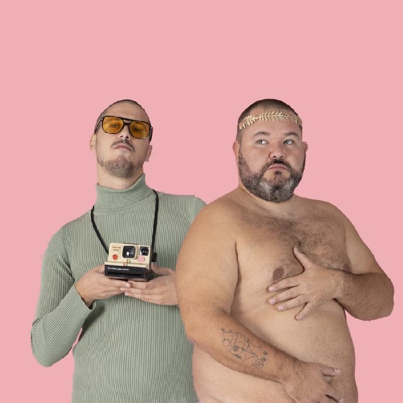 Viernes 16/1 LA FAMA_LA PERRA Y EL CARI Show Case image