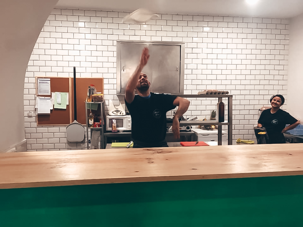 Menina e Moça Pizzaria Healthy Food image