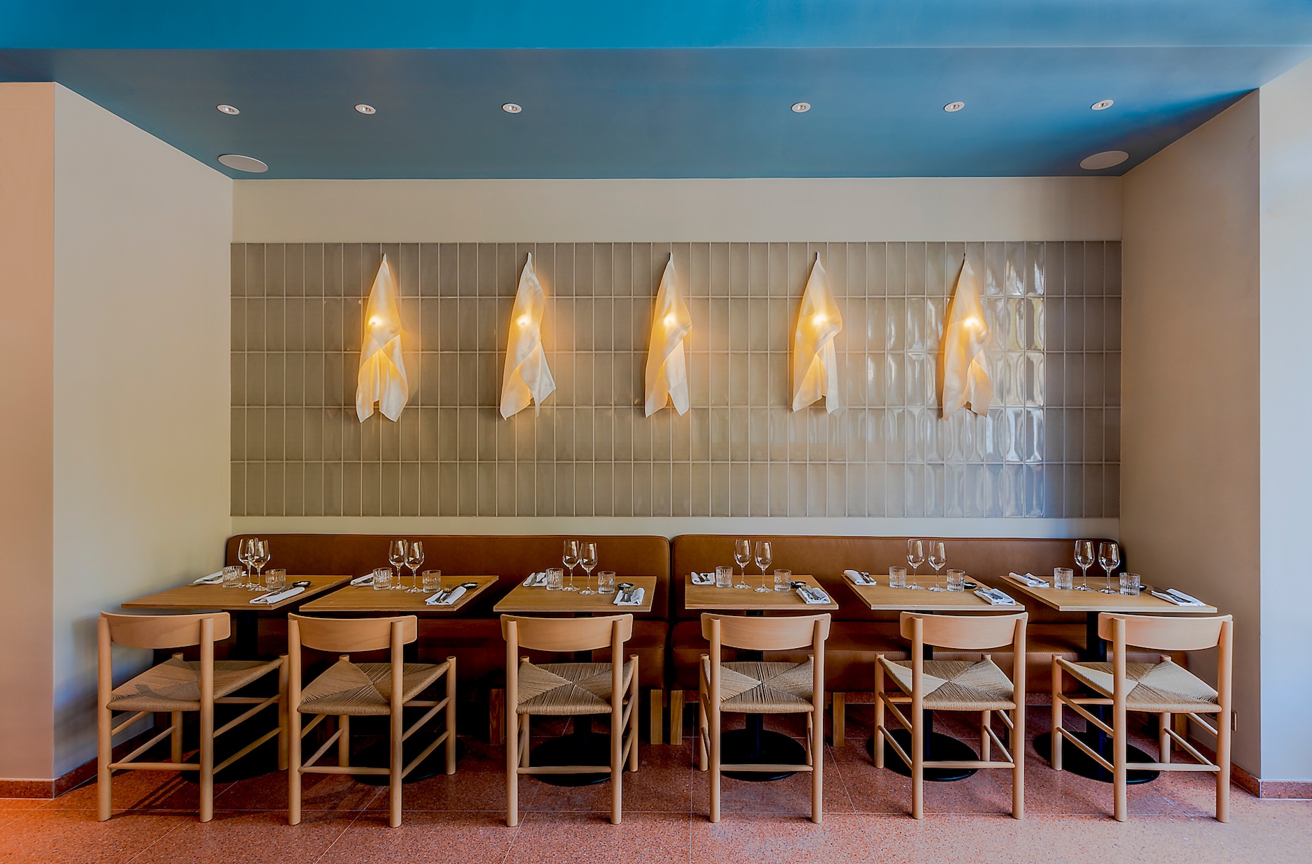 Bien Élevé gallery image