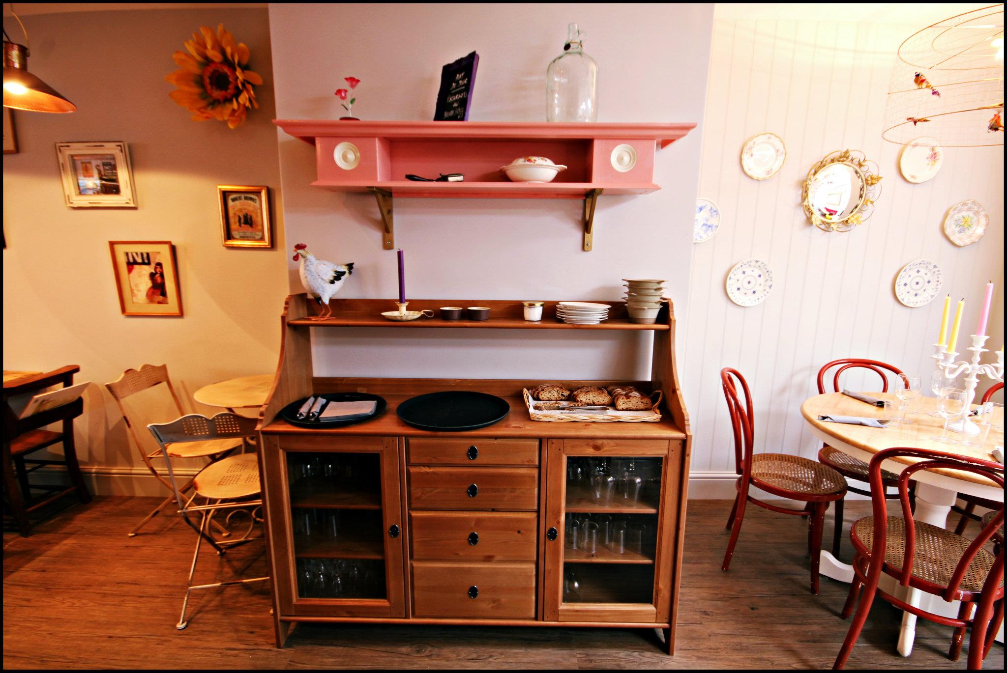 Chez Elles Bistroquet gallery image