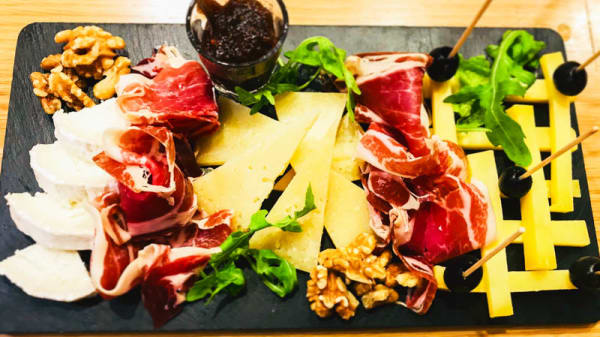 El Piso gallery image