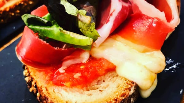 El Piso gallery image