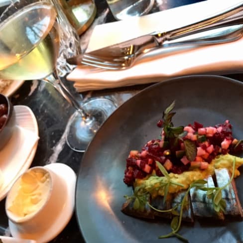 La Dama gallery image