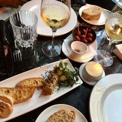 La Dama gallery image