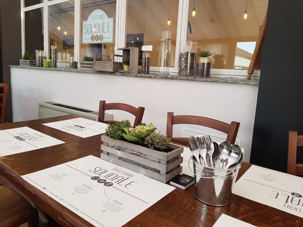 Trattoria Solidale Biblioteca gallery image