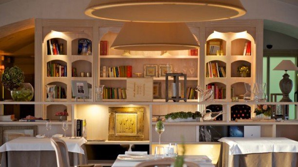 V Piano gallery image